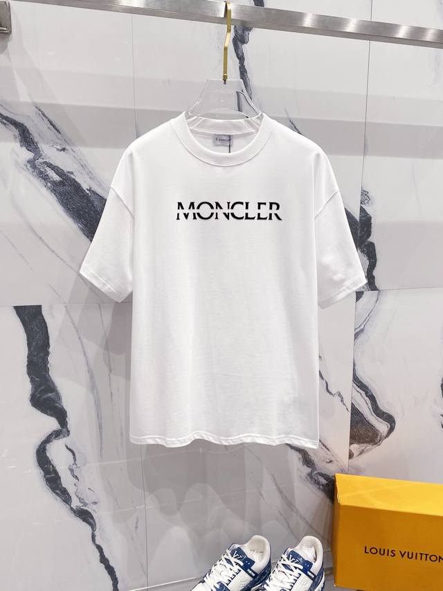 Moncler 蒙口 260克圆领短袖t恤 创意分割字母印花logo标识小徽章 官方同步 高版本 高品质 时尚个性 百搭潮流 纯原品质 原版面料 吊牌 领标 水