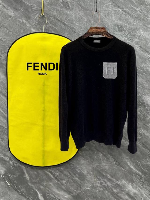 Fendi 芬迪3标齐全 精美徽标圆领毛衣 精品羊毛混纺毛衫 男女款高端定制臻品系列 隶属品牌高端主线 专利顶级纱线混纺 以创新来阐释常规款式 面料的配置更是颠