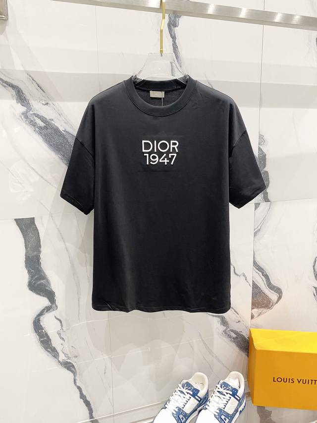 Dior 迪奥 260克圆领短袖t恤 经典cd字母1947刺绣logo 官方同步 高版本 高品质 时尚个性 百搭潮流 纯原品质 原版面料 吊牌 领标 水洗麦 三