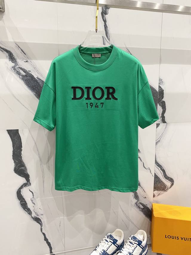 Dior 迪奥 260克圆领短袖t恤 简约万针刺绣字母1947Logo 官方同步 高版本 高品质 时尚个性 百搭潮流 纯原品质 原版面料 吊牌 领标 水洗麦 三