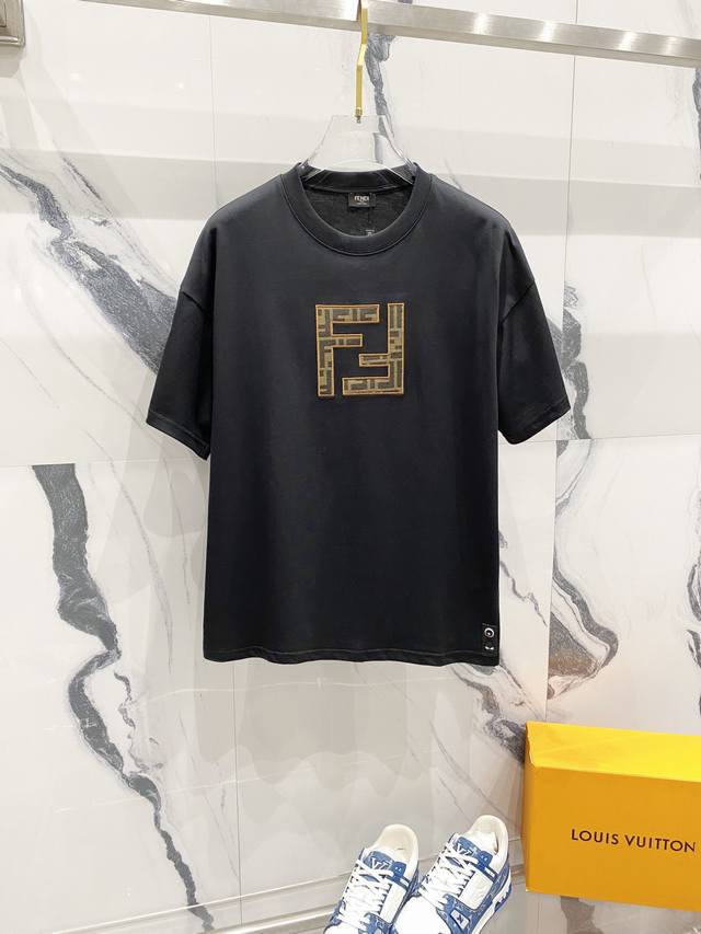 Fendi 芬迪 260克圆领短袖t恤 双ff贴布刺绣logo设计 官方同步 高版本 高品质 时尚个性 百搭潮流 纯原品质 原版面料 吊牌 领标 水洗麦 三标齐