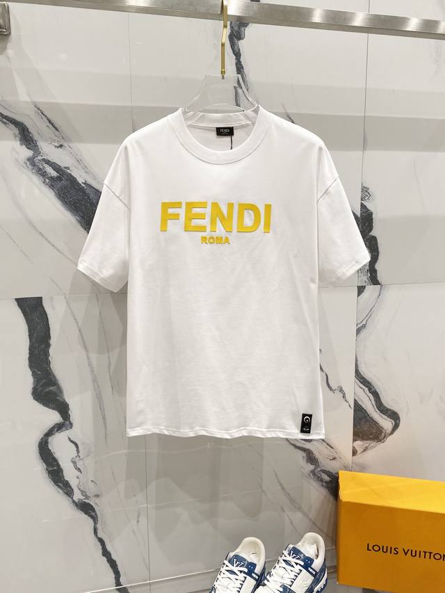 Fendi 芬迪 260克圆领短袖t恤 黄色硅胶字母logo压胶标识 官方同步 高版本 高品质 时尚个性 百搭潮流 纯原品质 原版面料 吊牌 领标 水洗麦 三标