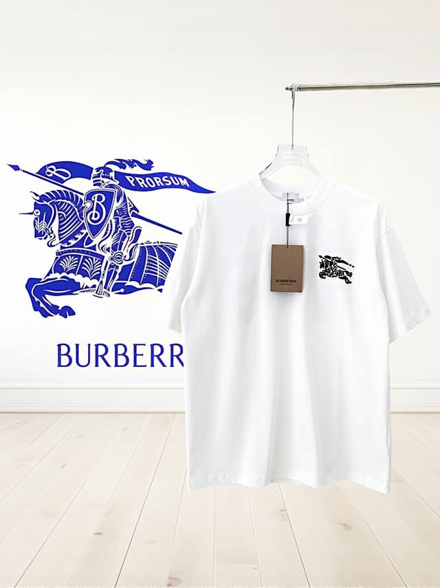 品版本] Burberry 巴宝莉 25Ss新版。采用进口田岛机重工艺刺绣10W十针，精细绣花花无毛边杂线，非常紧密凹凸质感明显，胸前刺绣波浪式战马logo和后