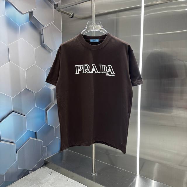 Prada 2024秋冬新款320克短袖t恤 立体硅胶 男女同款宽松版 S M L Xl Xxl 五个码 黑色 白色 咖色