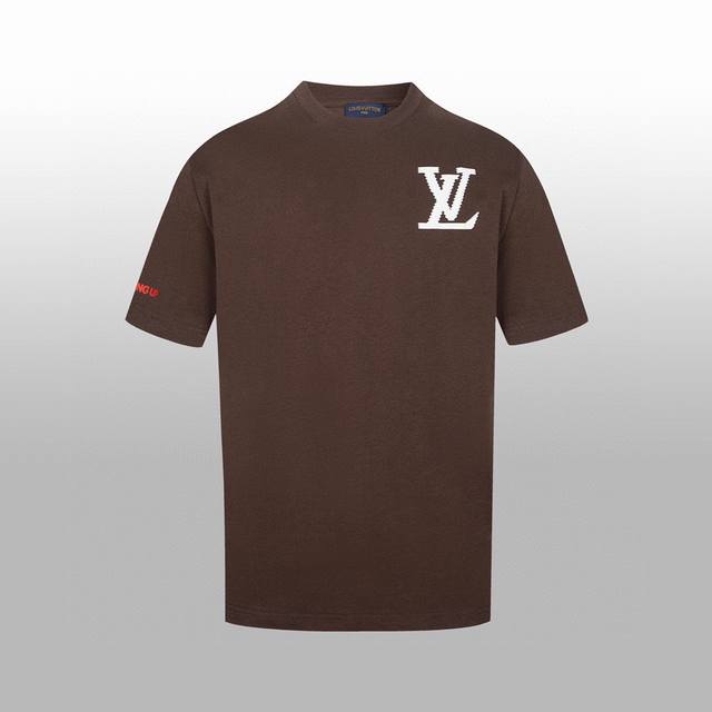 高版本 Louis V 春夏最新款logo 发泡胶印字母logo情侣款短tee 胸前字母logo图案设计，简单的v字就能霸气十足 彰显出与众不同的bigger，