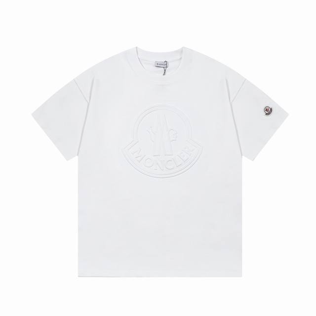 Moncler 蒙口 字母凹凸压花 Logo标识精致升级，灵感源自八十年代复古 原版面料 官方同款 短袖t恤 定制260克同缸染面料 手感非常舒服 春夏砖柜同步