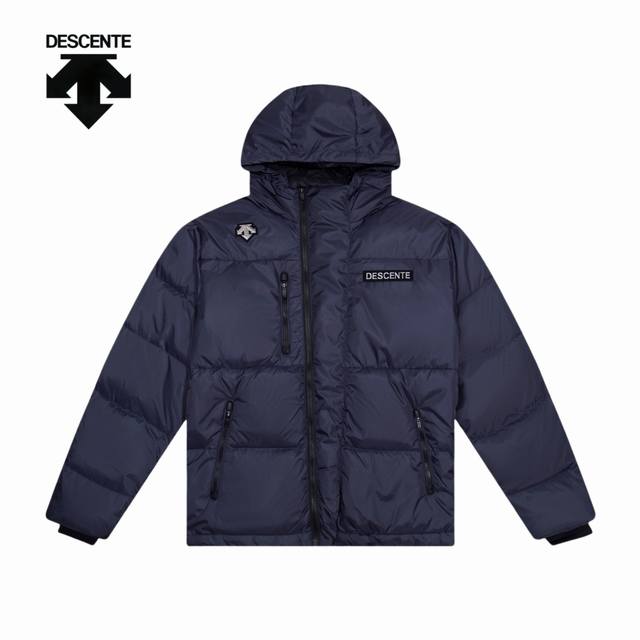 原版开发 款号：Dst091 上新 Descente丨迪桑特 24Ss Ski Style 时尚连帽羽绒服外套- 灵感源自街头百搭潮旅，呈现极简态度，经典轮廓搭