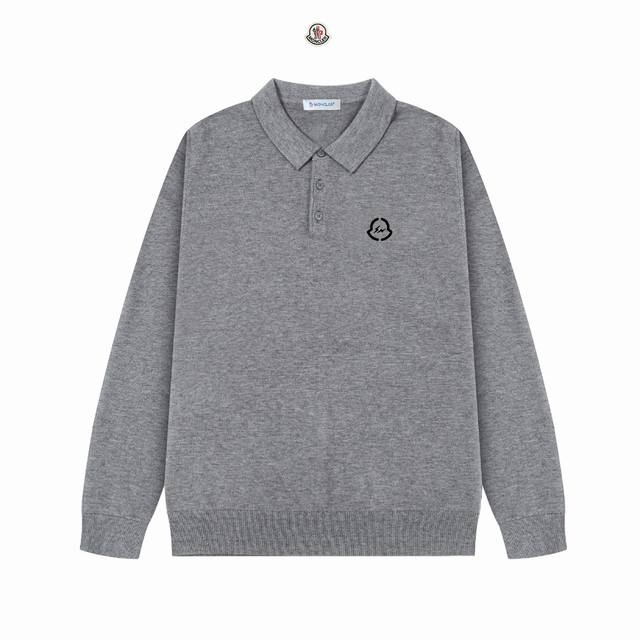 Moncler 蒙口2024最新款休闲polo翻领羊毛款毛衣。 质地细腻 柔软舒适 亲肤又保暖 不易变形，简约的高级感风格，胸口处的logo非常工艺精致完美！上