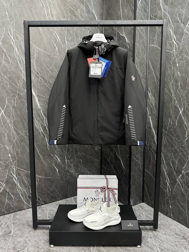 特级羽绒moncler Grenoble 渠道臻品 男士压胶滑雪夹克.双重压胶工艺特级鹅绒填充.前后幅一片裁剪,二次压胶. Grenoble高端功能性羽绒外套,