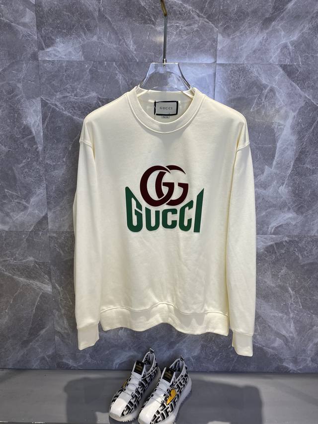 可年后 Gucci古奇 秋冬新款高克重380克重磅卫衣出货啦！！ 定制高克重纯棉卫衣面料 搭配当下流行重工工艺 做工走线精细 面料上身舒适 男女同款，版型微阔