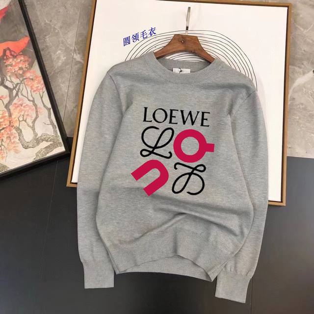 直 Loewe罗意威 秋冬经典圆领套头羊毛衫，全品相！！！羊毛混纺面料，2024最新款 黄金比例！！修身款软黄金 百搭实用型的单品，搭配及实用性强大到天际，简洁