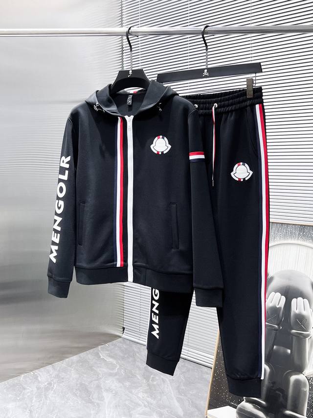 直 Moncler 蒙口 爆款套装来袭 专注官网原版 2024全新爆款开衫卫衣套装 原单狠货倾注顶级设计师的精心之作 就为一个贴合、完美的上身效果 全天然优质天