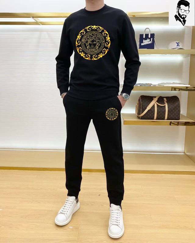 直 Versace 范思哲 胖子福音 爆款套装来袭 专注官网原版 2024全新爆款卫衣套装 原单狠货倾注顶级设计师的精心之作 就为一个贴合、完美的上身效果 全天