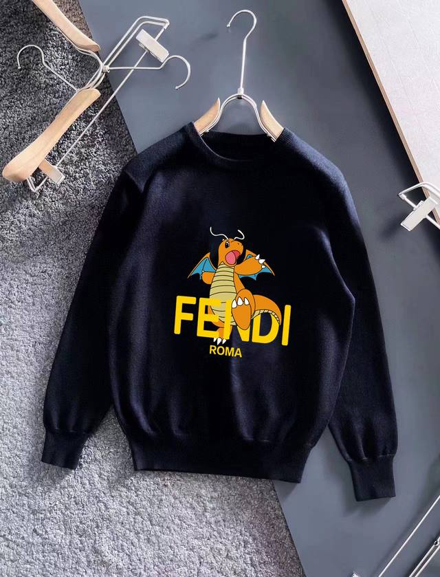 直 Fendi 芬迪 秋冬经典圆领套头羊毛衫，全品相！！！羊毛混纺面料，2024最新款 黄金比例！！修身款软黄金 百搭实用型的单品，搭配及实用性强大到天际，简洁