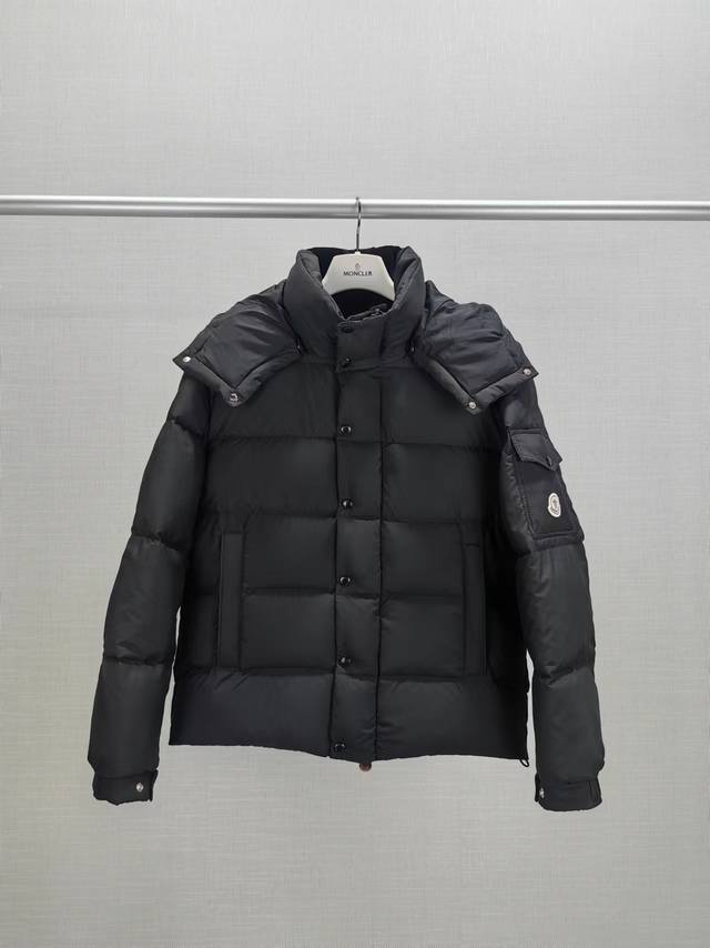 顶级版本 Moncler 蒙口、2024Ss最新款经典秋冬羽绒服 #市面最高版本1:1复刻 原板开发 面料：采用重工顶级90白鸭绒 充羽量蓬松饱满 五金配件全进