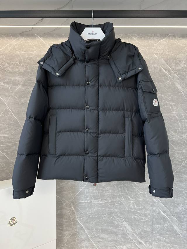 顶级外贸 Moncler蒙口maya雾面玛雅冬季羽绒服夹克外套. 标志性的moncler 羽绒夹克具有高辨识度。 Moncler Maya 短款羽绒夹克以全新配