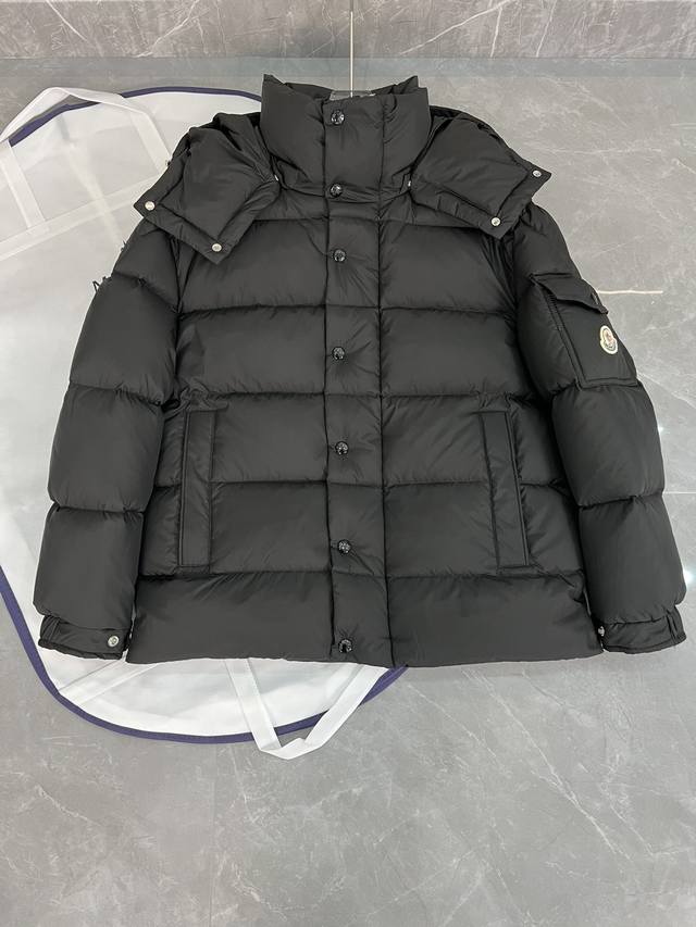 顶级外贸 Moncler蒙口maya雾面玛雅冬季羽绒服夹克外套. 标志性的moncler 羽绒夹克具有高辨识度。 Moncler Maya 短款羽绒夹克以全新配