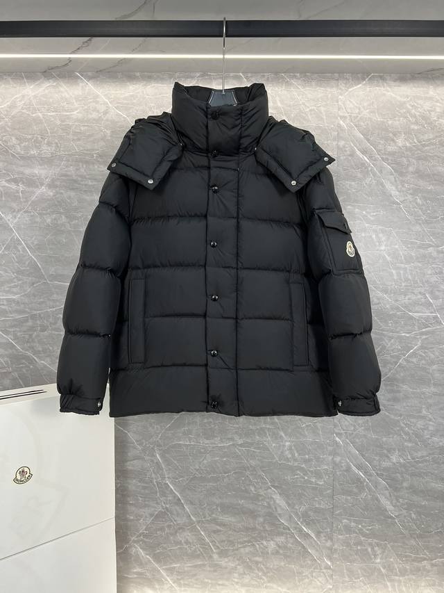 顶级外贸 Moncler蒙口maya雾面玛雅冬季羽绒服夹克外套. 标志性的moncler 羽绒夹克具有高辨识度。 Moncler Maya 短款羽绒夹克以全新配