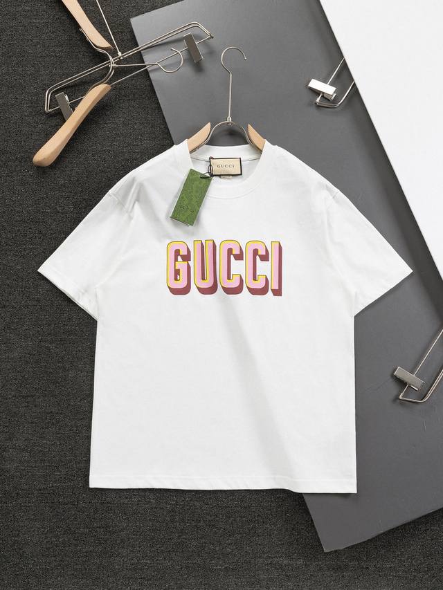 Gucci 古奇 高端经典发泡大logo字母 双g印花款圆领短袖 潮流元素融合专柜款方面可以说是十分之成熟。精致工艺专柜面料，顶级元素融合打造，经典短袖3标齐全