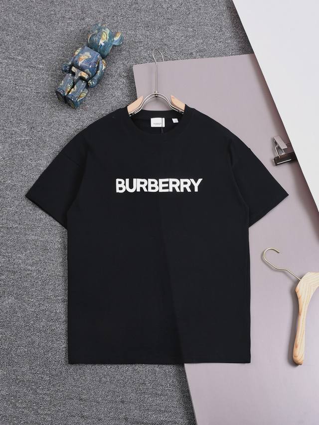 Burberry 25Ss 巴宝莉 经典款 Logo字母印花 印花圆领时尚短袖t恤，官网同步，专柜纯棉面料！贴肤舒适，耐看又好穿，经典简约logo设计，原厂工艺