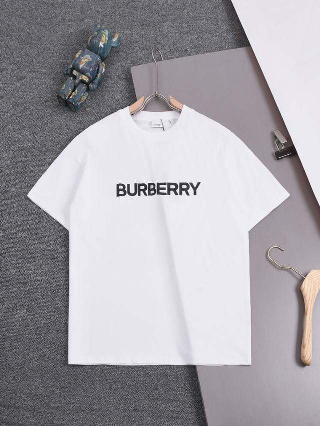 Burberry 25Ss 巴宝莉 经典款 Logo字母印花 印花圆领时尚短袖t恤，官网同步，专柜纯棉面料！贴肤舒适，耐看又好穿，经典简约logo设计，原厂工艺