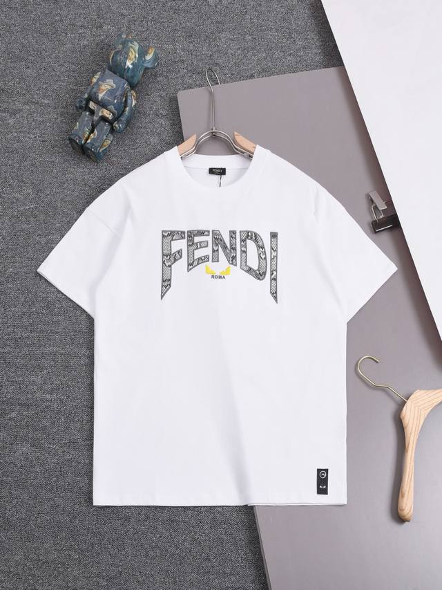 Fendi 25Ss 芬迪 最新款 小魔怪 双f 蛇纹刺绣logo 圆领时尚短袖t恤，官网同步，专柜纯棉面料！贴肤舒适，耐看又好穿，经典简约logo设计，原厂工 - 点击图像关闭