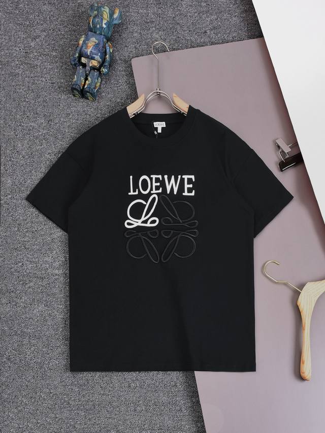 Loewe 25Ss罗意威 最新款 拼色字母logo刺绣 印花圆领时尚短袖t恤，官网同步，专柜纯棉面料！贴肤舒适，耐看又好穿，经典简约logo设计，原厂工艺一丝