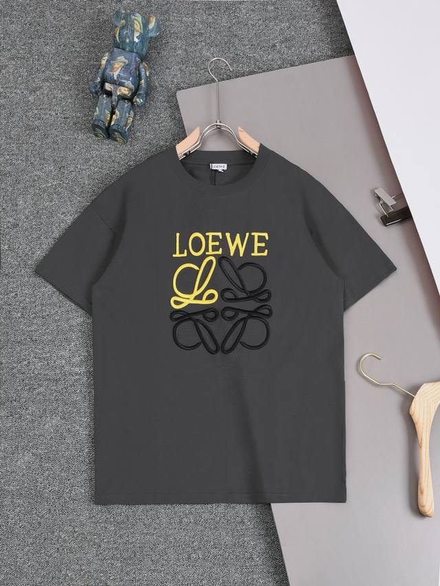 Loewe 25Ss罗意威 最新款 拼色字母logo刺绣 印花圆领时尚短袖t恤，官网同步，专柜纯棉面料！贴肤舒适，耐看又好穿，经典简约logo设计，原厂工艺一丝