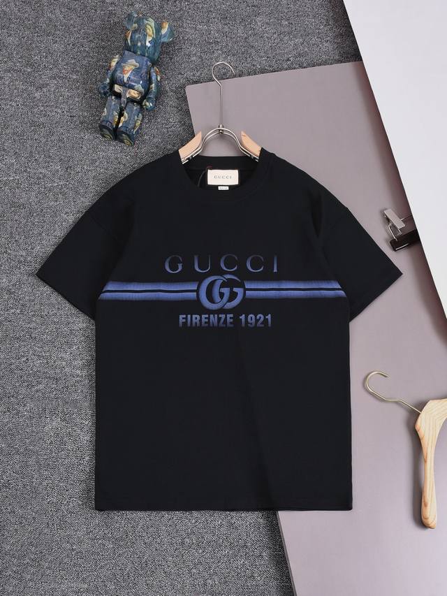 Gucci 25Ss古驰 最新款字母同色刺绣 腰带水转印 双g字母 印花圆领时尚短袖t恤，官网同步，专柜纯棉面料！贴肤舒适，耐看又好穿，经典简约logo设计，原