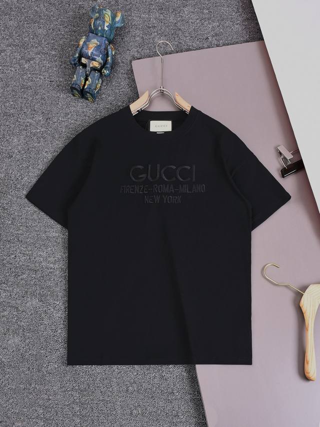 Gucci 25Ss古驰 春夏最新款字母同色刺绣 双g字母 印花圆领时尚短袖t恤，官网同步，专柜纯棉面料！贴肤舒适，耐看又好穿，经典简约logo设计，原厂工艺一