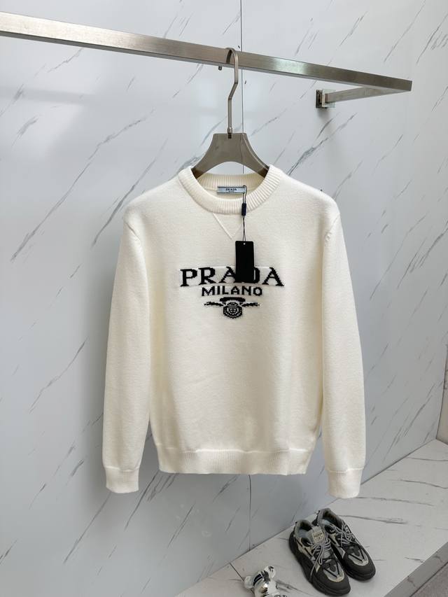 Prada 秋冬男士重工羊毛衫套装，当季最新款 超级经典的具有代表性的款式 绝佳的上身性能，百搭之选 采用客供羊毛混纺面料 是今年所有t恤当中最百搭经典一个系列