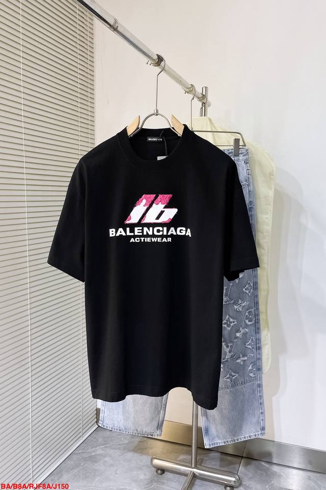 J150 Ba巴黎世家 Balenciaga 2024春夏新款首发专柜最新款短袖圆领t恤 高端订制 设计前卫时尚！品牌logo设计 高端定制385克面料.手感柔