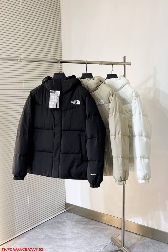 L162 Ththe North Face 北面24冬款三色刺绣logo连帽韩国代购防水防风鸭绒羽绒服 货号：Nj1D P12 户外界中的第一品牌！！ 此款为情