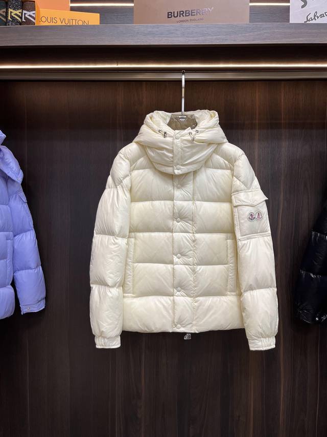 Moncler 2024秋冬新款官网款蒙口羽绒服 70周年爆款羽绒服！原版1:1订制配件全进口原版定制 欢迎专柜对比 绝对的高品质 采用90的白鸭绒 超柔软 充