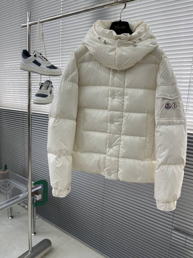 Moncler 2024秋冬新款官网款蒙口羽绒服 70周年爆款羽绒服！原版1:1订制配件全进口原版定制 欢迎专柜对比 绝对的高品质 采用90的白鸭绒 超柔软 充