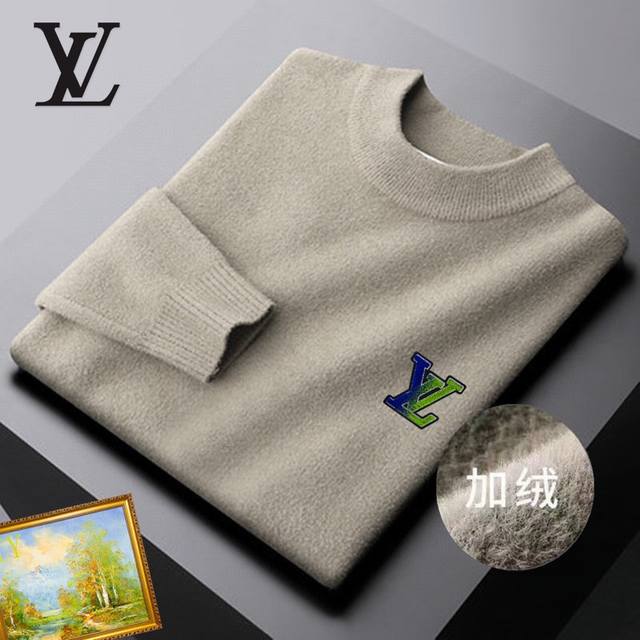 Lv 少见的 中领加绒羊毛！！！太赞了，首先说下材质，大身采用羊毛混纺面料 内里加亲肤绒毛！！！竖条罗纹 穿着不臃肿 质密而软糯 细腻亲肤。贴身穿着也很舒适 保