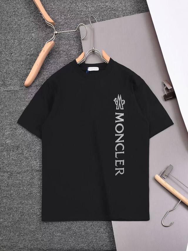 支持年后售后！ 。 蒙口moncler 2025春夏季新款 搭配重工高端个性烫钻字母，做工细致完美 高端定制，采用260克双面定制面料，版型设计前卫时尚，上身有