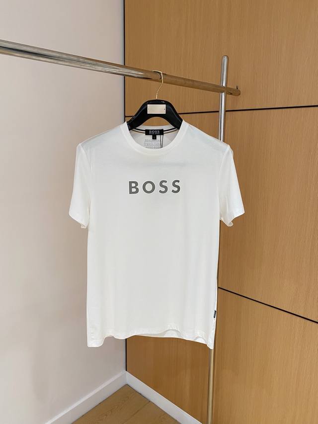 支持年后 Boss 高定面料 玉蚕丝般的丝滑 2025春夏新品上市时尚经典圆领短袖时尚单品设计，更加时尚舒适，高标准定制，上身非常有型，胸前品牌经典logo 图