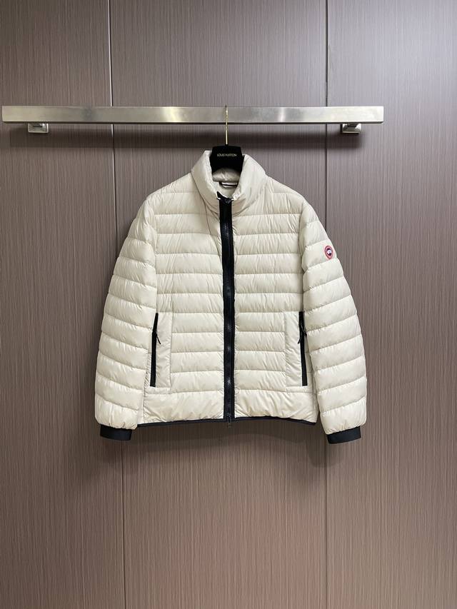 Canada Goose 加拿大鹅2024Sd秋冬新款轻薄羽绒服，舒适柔软的里外同种面料，犹如整件设计而成，清爽便携。饱满的充绒量，90白鸭绒无感无毛，大朵轻薄