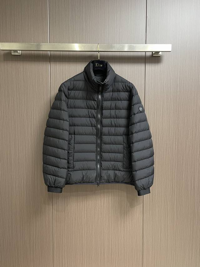 Canada Goose 加拿大鹅2024Sd秋冬新款轻薄羽绒服，舒适柔软的里外同种面料，犹如整件设计而成，清爽便携。饱满的充绒量，90白鸭绒无感无毛，大朵轻薄