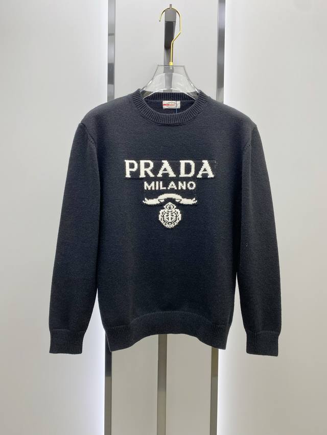 支持年后退换 普家24Ss秋冬新品prada字母图案毛衣，专供狠货，进口原版科技羊毛精纺！精细针织一体，色彩混织纯手工技艺呈现 档次极高，凸显衣着品味与奢华 工