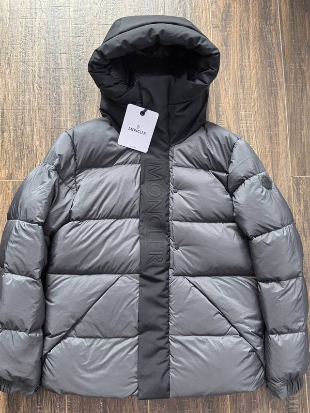 Moncler 黑武士连帽羽绒服 Moncler 蒙口 羽绒服 官网原版！ 一流质感休闲爆款羽绒服，100%90绒,摸不到一根羽毛杆,轻盈,厚实,保暖 体验真正