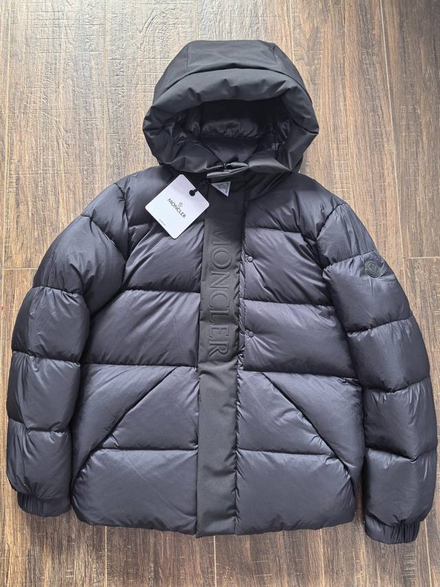 Moncler 黑武士连帽羽绒服 Moncler 蒙口 羽绒服 官网原版！ 一流质感休闲爆款羽绒服，100%90绒,摸不到一根羽毛杆,轻盈,厚实,保暖 体验真正