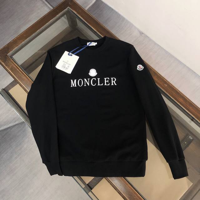 爆款现货 Moncler 2024 蒙口大爆款 最新款卫衣，胸前品牌logo印花，独家发售！实拍印花细节 透气无手感 秋冬长袖圆领卫衣，定制质感罗马布面料，为标