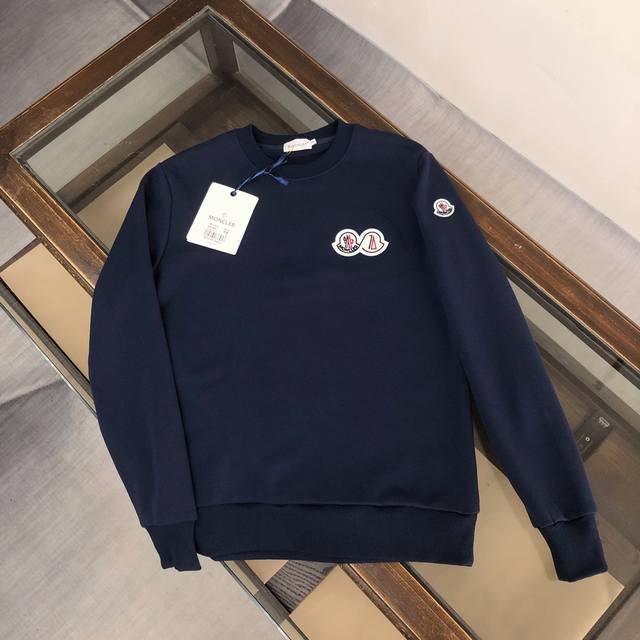 爆款现货 Moncler 蒙口大爆款 最新款卫衣，胸前双标字母logo图案设计！独家发售！实拍刺绣细节 透气无手感 秋冬长袖圆领卫衣，定制质感罗马布面料，为标准