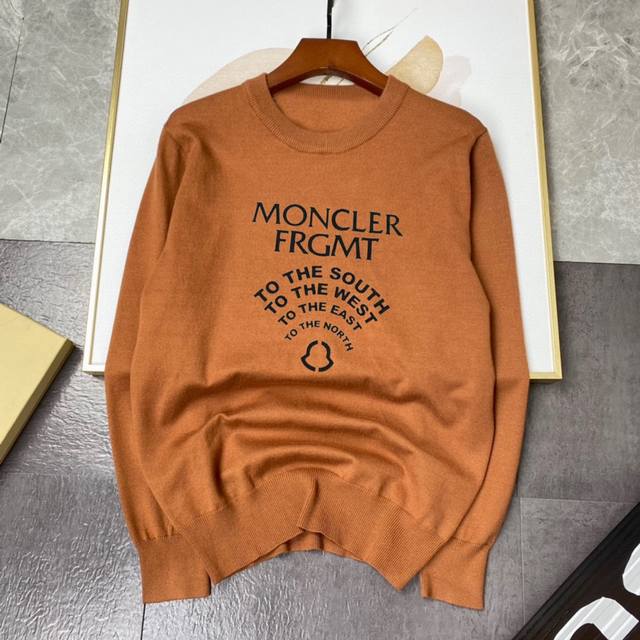 Moncler蒙口 2024Ss秋冬新品时尚休闲打底单穿圆领商务休闲基础高档精纺羊毛毛衣 舒适保暖！抗起球不刺激皮肤，可贴身穿，奢华经典元素设计！没有过多复杂的