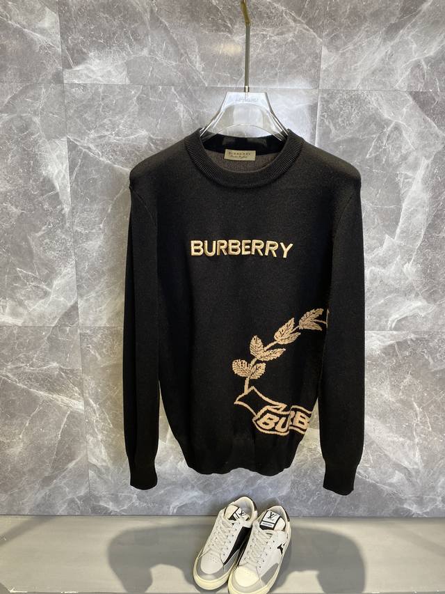 Burberry巴宝莉 秋冬新款 圆领羊毛衫 男女通穿情侣秋冬必备款 战马家闭眼入的一款来啦 每处细节都用心至极 前后幅麦穗对位字母对位 体现匠人精神 立体刺绣