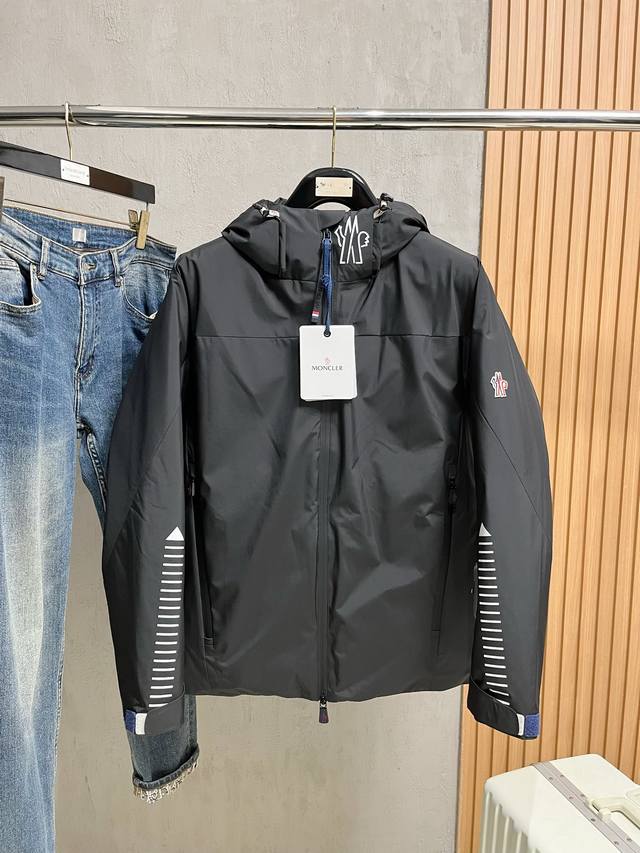 支持年后 特级羽绒moncler Grenoble 渠道臻品 男士压胶滑雪夹克.双重压胶工艺特级鹅绒填充.前后幅一片裁剪,二次压胶. Grenoble高端功能性