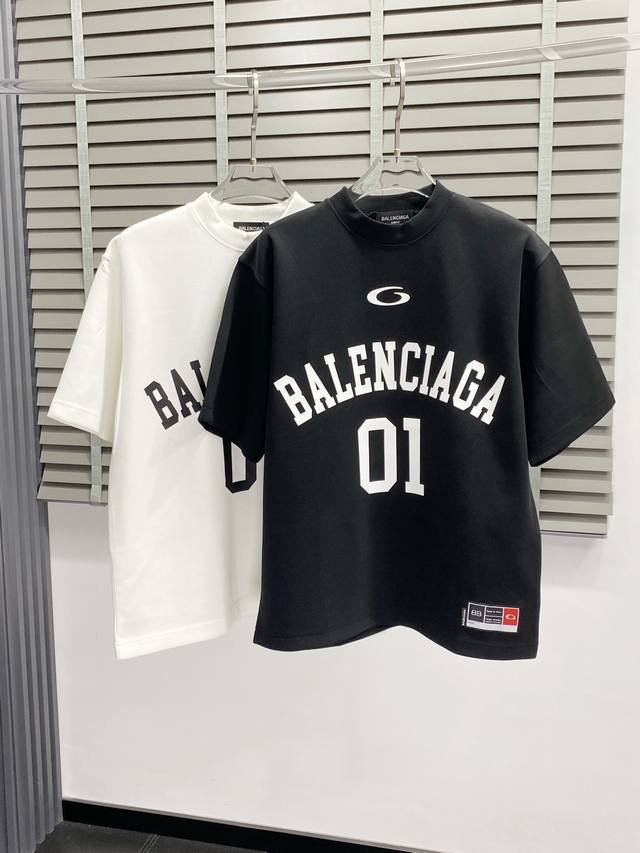 支持年后 。Balenciga巴黎世家独家专供新款原单男士休闲春夏短袖 高端定制 高端版本 时尚百搭爆款进口面料 手感超柔软细腻 穿着亲肤舒适 高端精品 代工厂