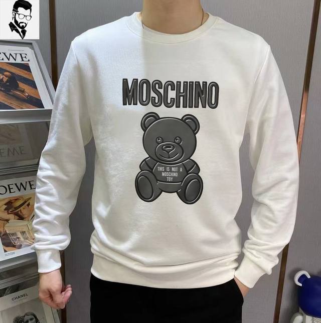 支持年后退换 直 品牌 Moschino莫斯奇诺 胖子福音 2024Ss秋款最新款长袖圆领卫衣，官网同步发售 清爽透气 采用顶极天丝罗马 舒适柔软 3D立体清晰